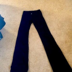 Black Lululemon workout pants